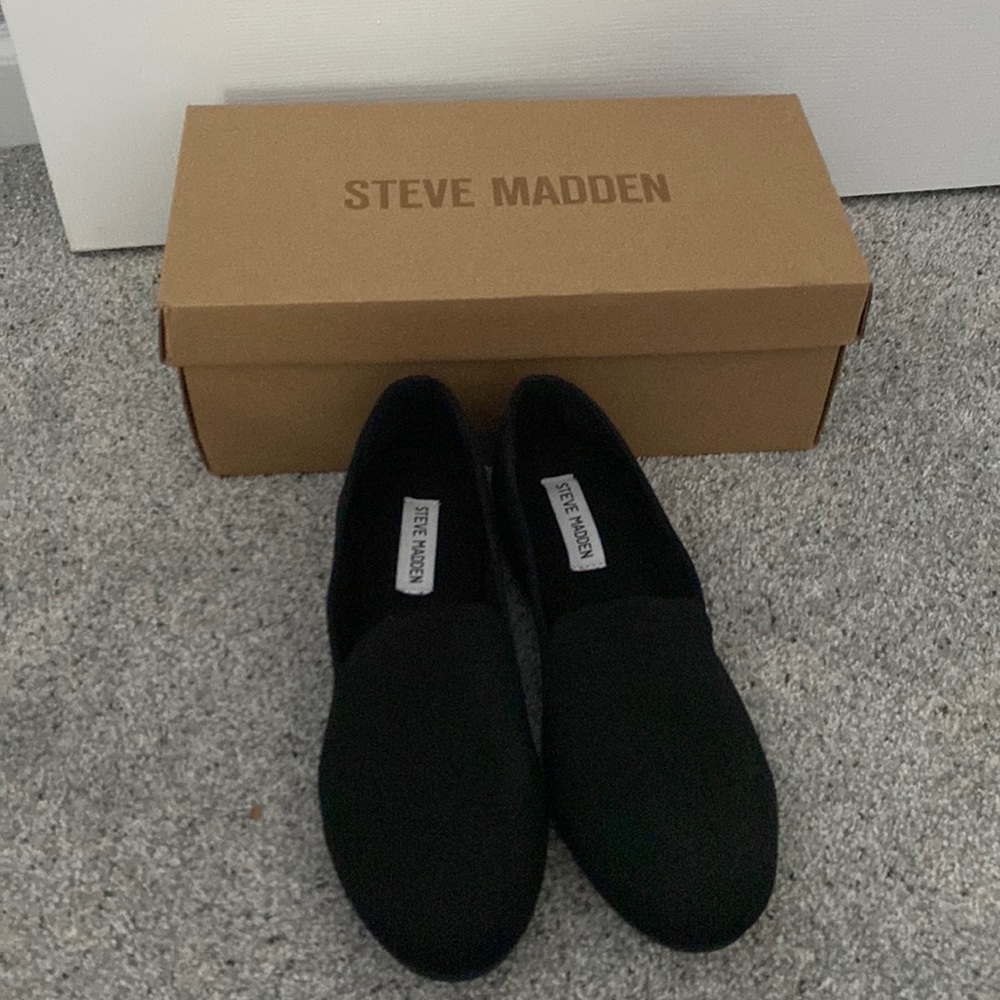 Women’s black Steve Madden flats perfect condition worn once size 8.5